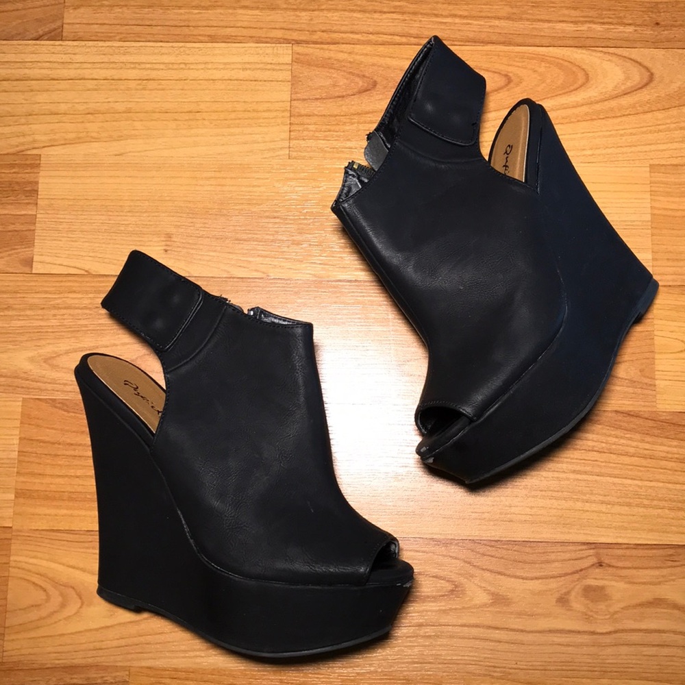(LIGHTLY WORN) Black zip up wedges